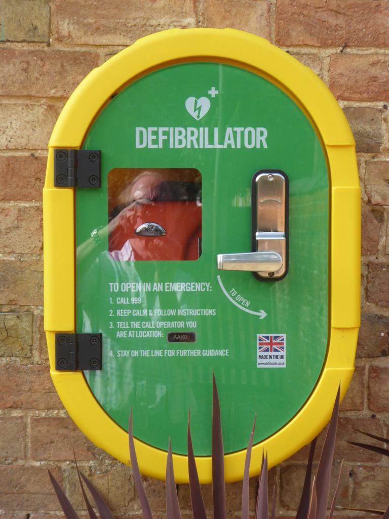 Deflbrillator